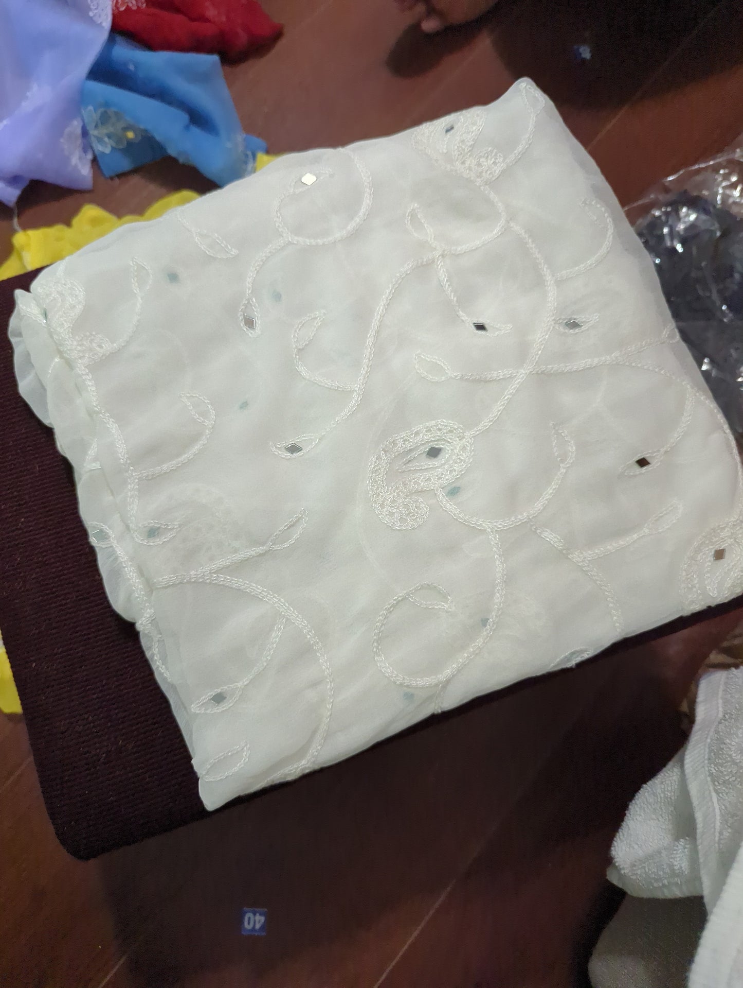 Dupatta en mousseline torsadée blanche
