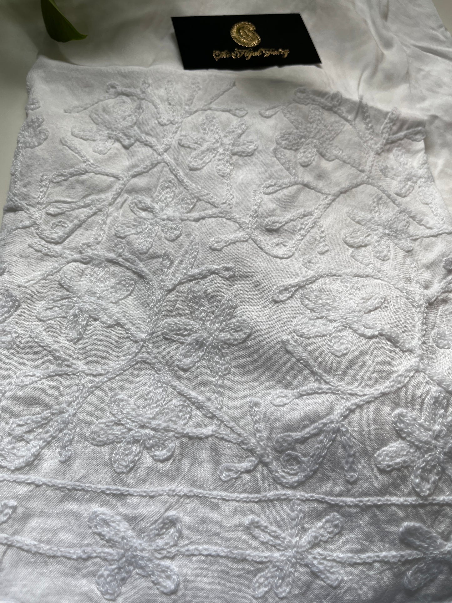 Plazzo Chikankari blanc