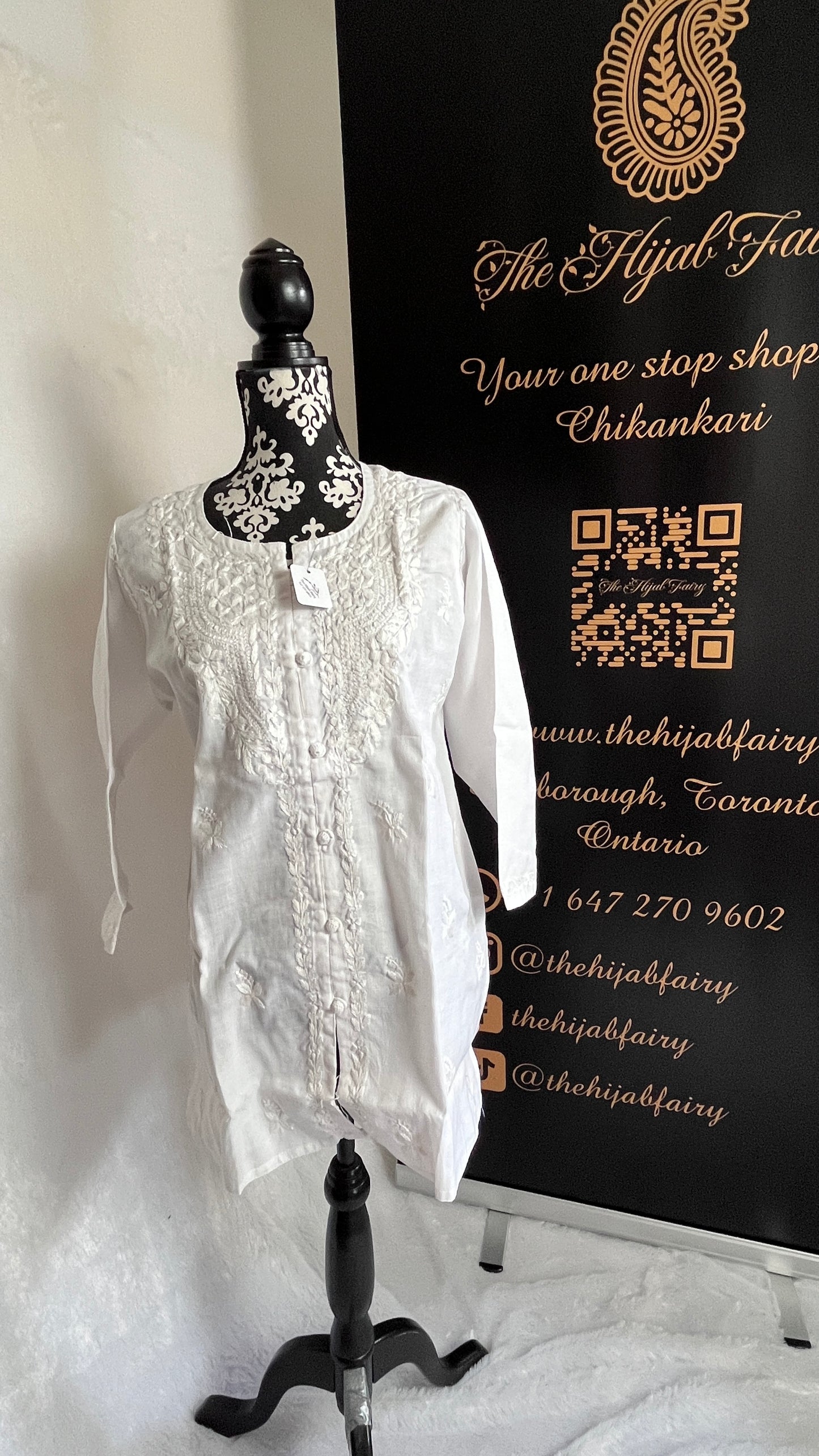 Bouton au crochet blanc - Haut court Chikankari en coton