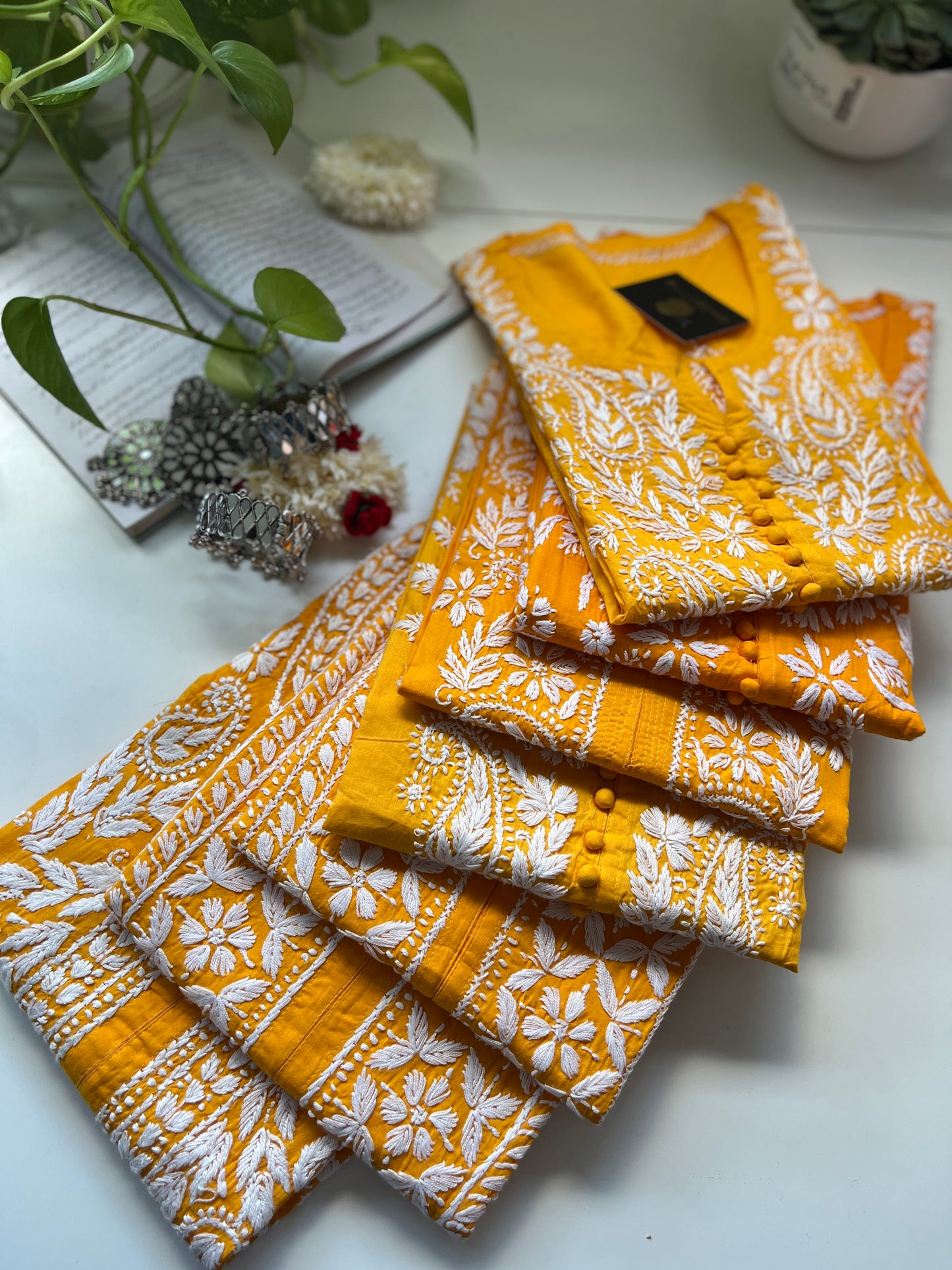 Blanc sur jaune safran - Kurta en coton